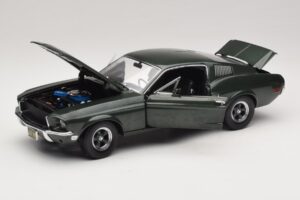 Ford Mustang GT Bullitt cu Figurină Steve McQueen Greenlight 1:18 12885 Metal - imaginea 2 din 8