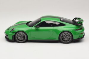 Porsche 911 992.2 GT3 Weissach Package Python Green GT Spirit 1:18 GT576 Rășină - imaginea 3 din 6