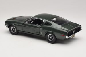 Ford Mustang GT Bullitt cu Figurină Steve McQueen Greenlight 1:18 12885 Metal - imaginea 7 din 8