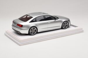 Audi S6 C7 Florett Silver Metallic IVY Merit 1:18 REMC038 Rășină - imaginea 3 din 7