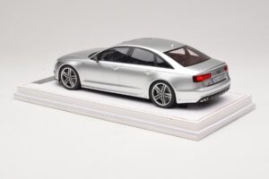 Audi S6 C7 Florett Silver Metallic IVY Merit 1:18 REMC038 Rășină - imaginea 5 din 7