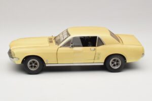 Ford Mustang Coupe Galben The Walking Dead Greenlight 1:18 12958 Metal - imaginea 4 din 8