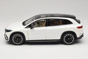 Mercedes EQS SUV X296 Manufaktur Diamond White NZG 1:18 B66960590 Metal - imaginea 4 din 8
