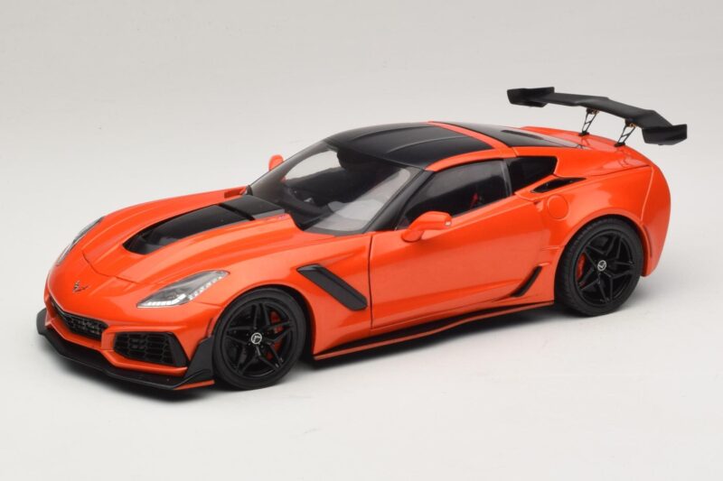 Chevrolet Corvette C7 ZR1 Roșu IXO 1:18 U18RDC001-FO Metal
