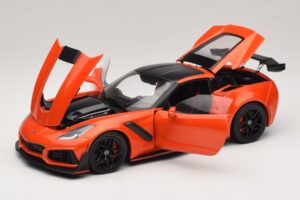 Chevrolet Corvette C7 ZR1 Roșu IXO 1:18 U18RDC001-FO Metal - imaginea 2 din 8