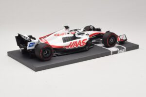 Haas VF-22 K. Magnussen Pole Position Brazilian GP 2022 Minichamps 1:18 117222120 Rășină - imaginea 2 din 7
