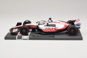 Haas VF-22 K. Magnussen Pole Position Brazilian GP 2022 Minichamps 1:18 117222120 Rășină - imaginea 3 din 7