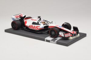 Haas VF-22 K. Magnussen Pole Position Brazilian GP 2022 Minichamps 1:18 117222120 Rășină - imaginea 4 din 7