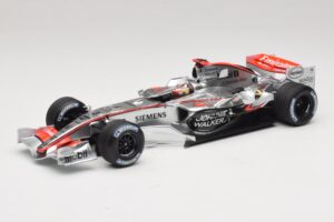 McLaren MP4/21 #3 K. Raikkonen 2006 Minichamps 1:18 530061803 Rășină