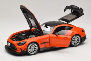 Mercedes AMG GT Black Series C190 Portocaliu cu Jante Argintii Minichamps 1:18 110032024 Metal - imaginea 2 din 8