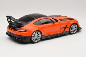 Mercedes AMG GT Black Series C190 Portocaliu cu Jante Argintii Minichamps 1:18 110032024 Metal - imaginea 3 din 8