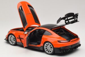 Mercedes AMG GT Black Series C190 Portocaliu cu Jante Argintii Minichamps 1:18 110032024 Metal - imaginea 5 din 8