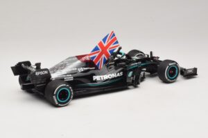 Mercedes AMG Petronas W12 E Performance L. Hamilton Winner British GP 2021 Minichamps 1:18 110211144 Rășină - imaginea 2 din 7
