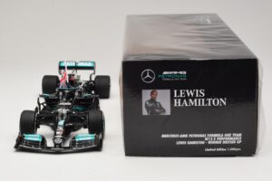 Mercedes AMG Petronas W12 E Performance L. Hamilton Winner British GP 2021 Minichamps 1:18 110211144 Rășină - imaginea 6 din 7