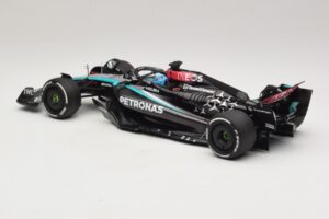 Mercedes AMG Petronas W15 E Performance G. Russell 2024 Minichamps 1:18 110240163 Rășină - imaginea 5 din 7