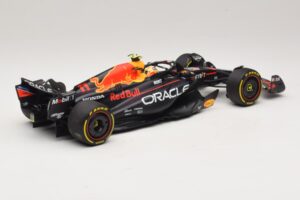 Oracle Red Bull Racing RB19 S. Perez Abu Dhabi GP 2023 Minichamps 1:18 110232311 Rășină - imaginea 2 din 7