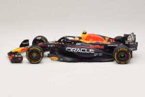 Oracle Red Bull Racing RB19 S. Perez Abu Dhabi GP 2023 Minichamps 1:18 110232311 Rășină - imaginea 3 din 7