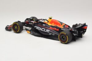 Oracle Red Bull Racing RB19 S. Perez Abu Dhabi GP 2023 Minichamps 1:18 110232311 Rășină - imaginea 5 din 7