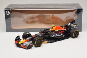 Oracle Red Bull Racing RB19 S. Perez Abu Dhabi GP 2023 Minichamps 1:18 110232311 Rășină - imaginea 7 din 7