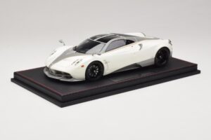 Pagani Huayra Luminous Green AB 1:18 REMC041 Rășină - imaginea 2 din 7
