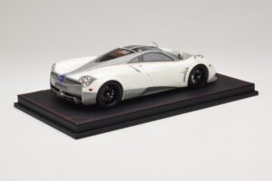 Pagani Huayra Luminous Green AB 1:18 REMC041 Rășină - imaginea 3 din 7