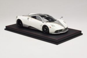 Pagani Huayra Luminous Green AB 1:18 REMC041 Rășină - imaginea 4 din 7