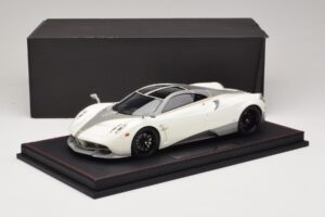 Pagani Huayra Luminous Green AB 1:18 REMC041 Rășină - imaginea 7 din 7
