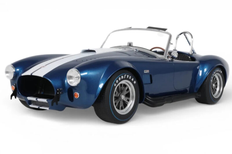 Shelby Cobra 427 S/C Albastru & Alb Dungă GT Spirit 1:8 GTS800802 Rășină