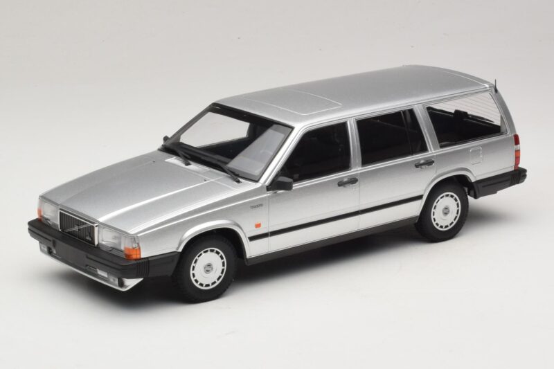 Volvo 740 GL Break Argintiu Minichamps 1:18 155171770 Metal