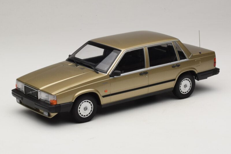 Volvo 740 GL Auriu Minichamps 1:18 155171700 Metal