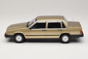 Volvo 740 GL Auriu Minichamps 1:18 155171700 Metal - imaginea 3 din 6