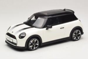 Mini Cooper S F66 Nanuq White Metallic Otto 1:18 Mini Cooper S F66 Nanuq White Metallic Otto 1:18 OT1245 Rășină
