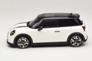 Mini Cooper S F66 Nanuq White Metallic Otto 1:18 OT1245 Rășină - imaginea 3 din 6