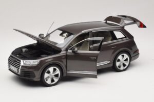 Audi Q7 4M Argus Brown Minichamps 1:18 5011407615 Metal - imaginea 2 din 8