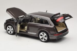 Audi Q7 4M Argus Brown Minichamps 1:18 5011407615 Metal - imaginea 5 din 8