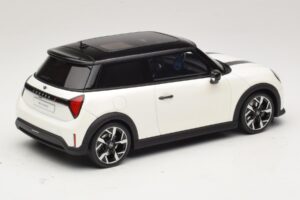 Mini Cooper S F66 Nanuq White Metallic Otto 1:18 OT1245 Rășină - imaginea 2 din 6