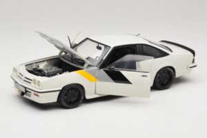 Opel Manta B GT/E Alb Jante Personalizate Negre Revell 1:18 08422 Metal - imaginea 2 din 8