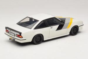 Opel Manta B GT/E Alb Jante Personalizate Negre Revell 1:18 08422 Metal - imaginea 3 din 8