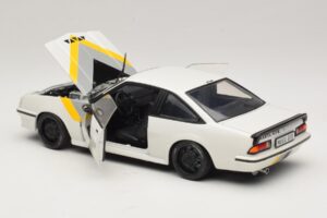 Opel Manta B GT/E Alb Jante Personalizate Negre Revell 1:18 08422 Metal - imaginea 5 din 8