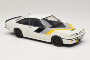 Opel Manta B GT/E Alb Jante Personalizate Negre Revell 1:18 08422 Metal - imaginea 6 din 8