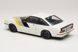 Opel Manta B GT/E Alb Jante Personalizate Negre Revell 1:18 08422 Metal - imaginea 7 din 8