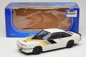 Opel Manta B GT/E Alb Jante Personalizate Negre Revell 1:18 08422 Metal - imaginea 8 din 8