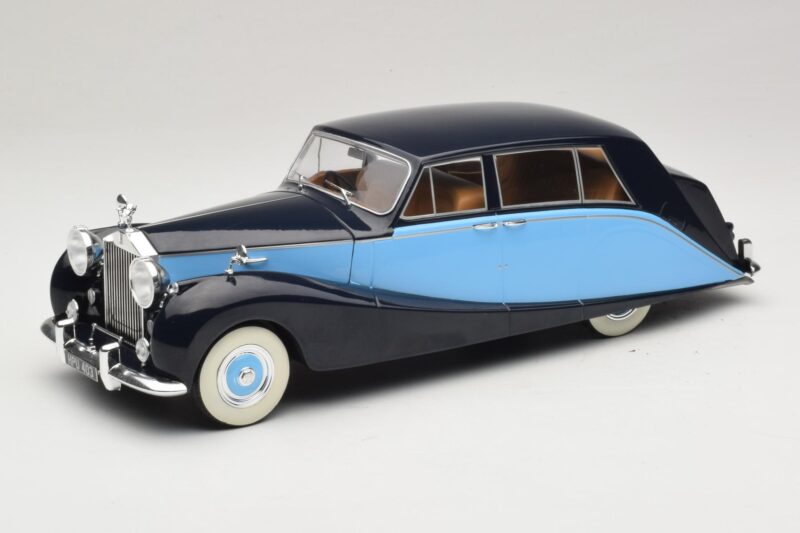 Rolls-Royce Silver Wraith Empress by Hooper Negru & Albastru Închis MCG 1:18 Rolls-Royce Silver Wraith Empress by Hooper Negru & Albastru Închis MCG 1:18 MCG18051 Metal
