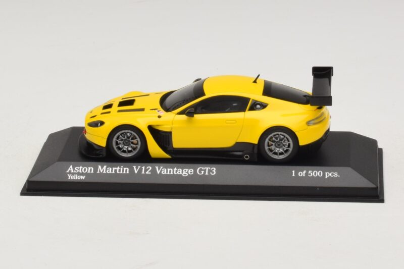 Aston Martin V12 Vantage GT3 Galben Minichamps 1:43 Aston Martin V12 Vantage GT3 Galben Minichamps 1:43 437121391 Metal