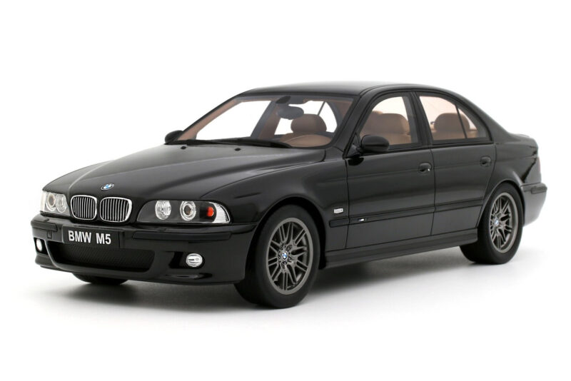 BMW M5 E39 Black Sapphire Metallic Otto 1:18 BMW M5 E39 Black Sapphire Metallic Otto 1:18 OT1338 Rășină