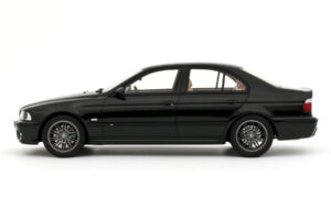 BMW M5 E39 Black Sapphire Metallic Otto 1:18 OT1338 Rășină - imaginea 3 din 4
