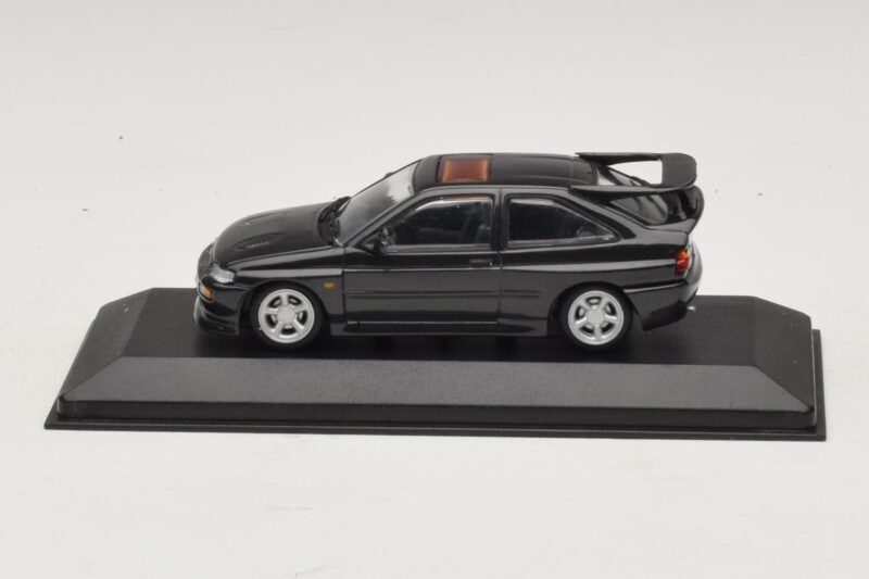 Ford Escort RS Cosworth Negru Metalizat Minichamps 1:43 430082106 Metal