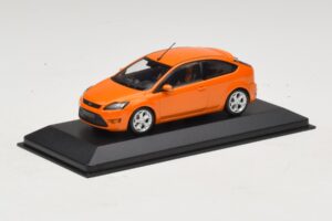 Ford Focus ST Mk2 Electric Orange Cutie de Schimb Minichamps 1:43 400087302-R1 Metal - imaginea 2 din 4