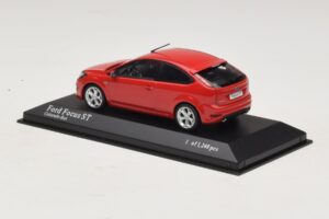 Ford Focus ST Mk2 Roșu Minichamps 1:43 400087301 Metal - imaginea 3 din 4