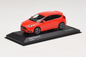Ford Focus ST Mk3 Roșu Minichamps 1:43 410081001 Metal - imaginea 2 din 4